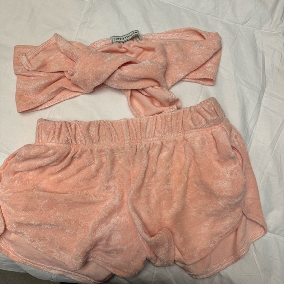 Saffiyyah Paul Custom Towel Set - Picture 2 of 5